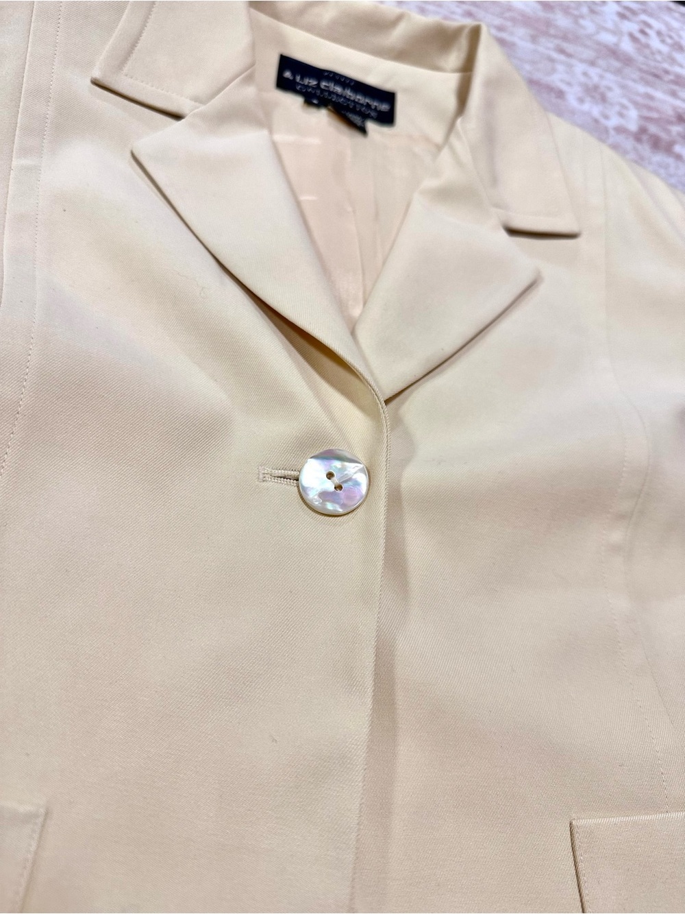 Vintage 🌼 100% Silk Liz Claiborne Butter Yellow Jacket - Picture 5 of 12